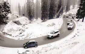 Snow Way Out: Kashmir’s High Passes Shut as Fresh Flakes Blanket the Valley