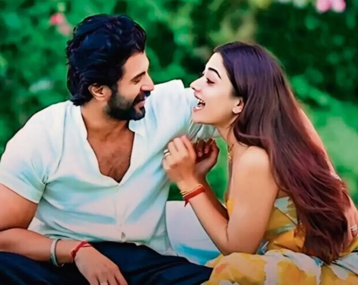 Couple celebrates honeymoon with friends, sparking Buddymoon travel trend