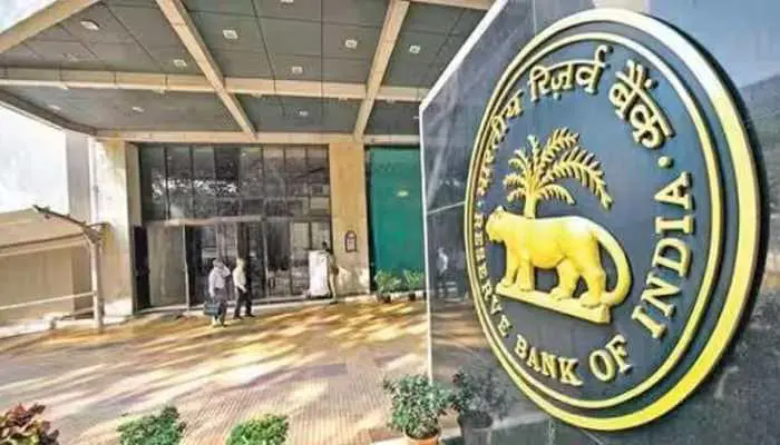 Iran War Clouds RBI Policy: Rate Pause Likely - What It Means For EMIs And FDs