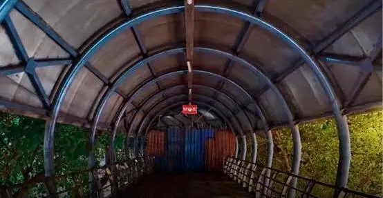 Sky-High Spend, Ground-Zero Use: Mumbai's Rs 900 Cr Walkway Riddle