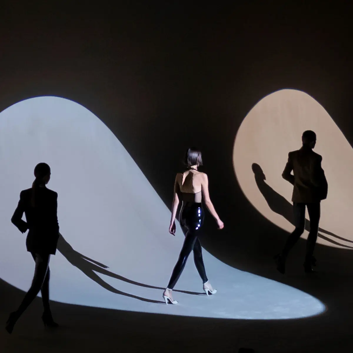 Catwalk Chronicles: A Stunning Journey Through Fashion’s Most Revolutionary Runway Moments