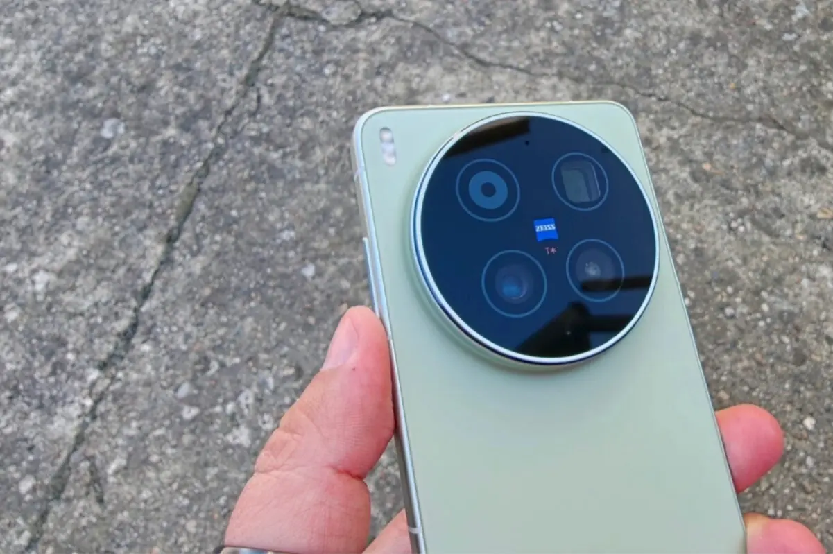 Vivo Ultra Goes Global: The 200MP ZEISS Imaging Beast Breaks Free