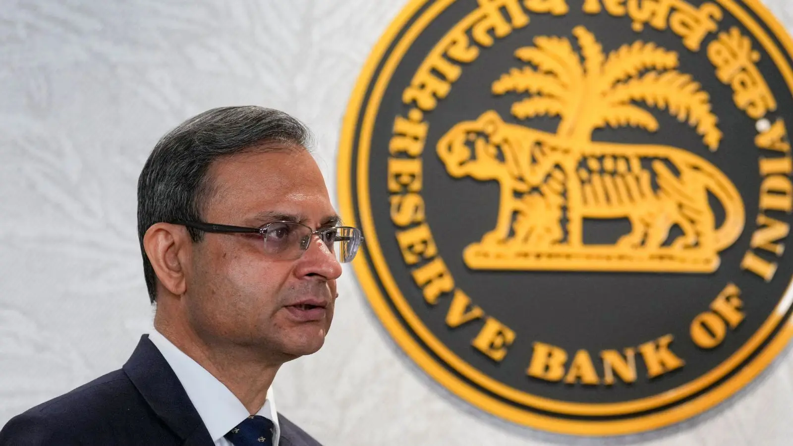 RBI Governor Malhotra Flags West Asia Conflict Risks To India’s Trade And Growth