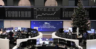 Euro Slips, DAX Dips, FTSE Flinches: Futures Tiptoe Through Uncertainty