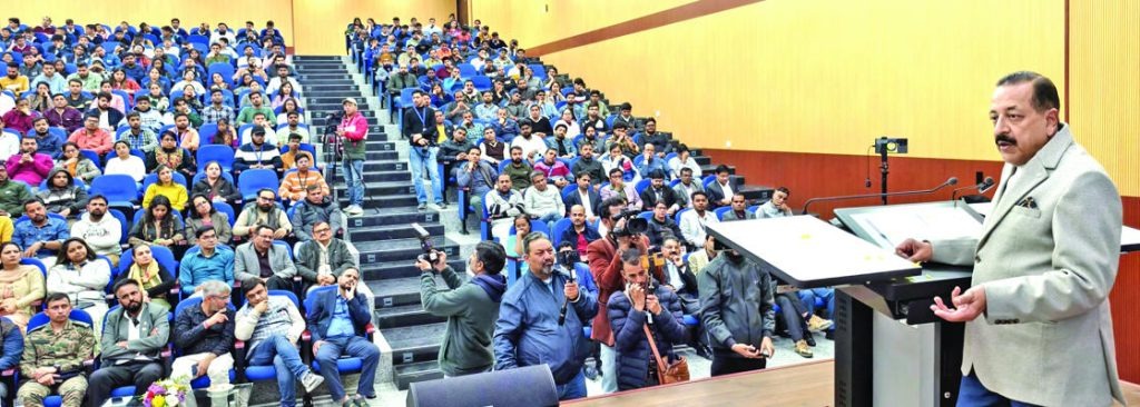 Minister Inaugurates Cutting-Edge Science Expo at IIT Jammu