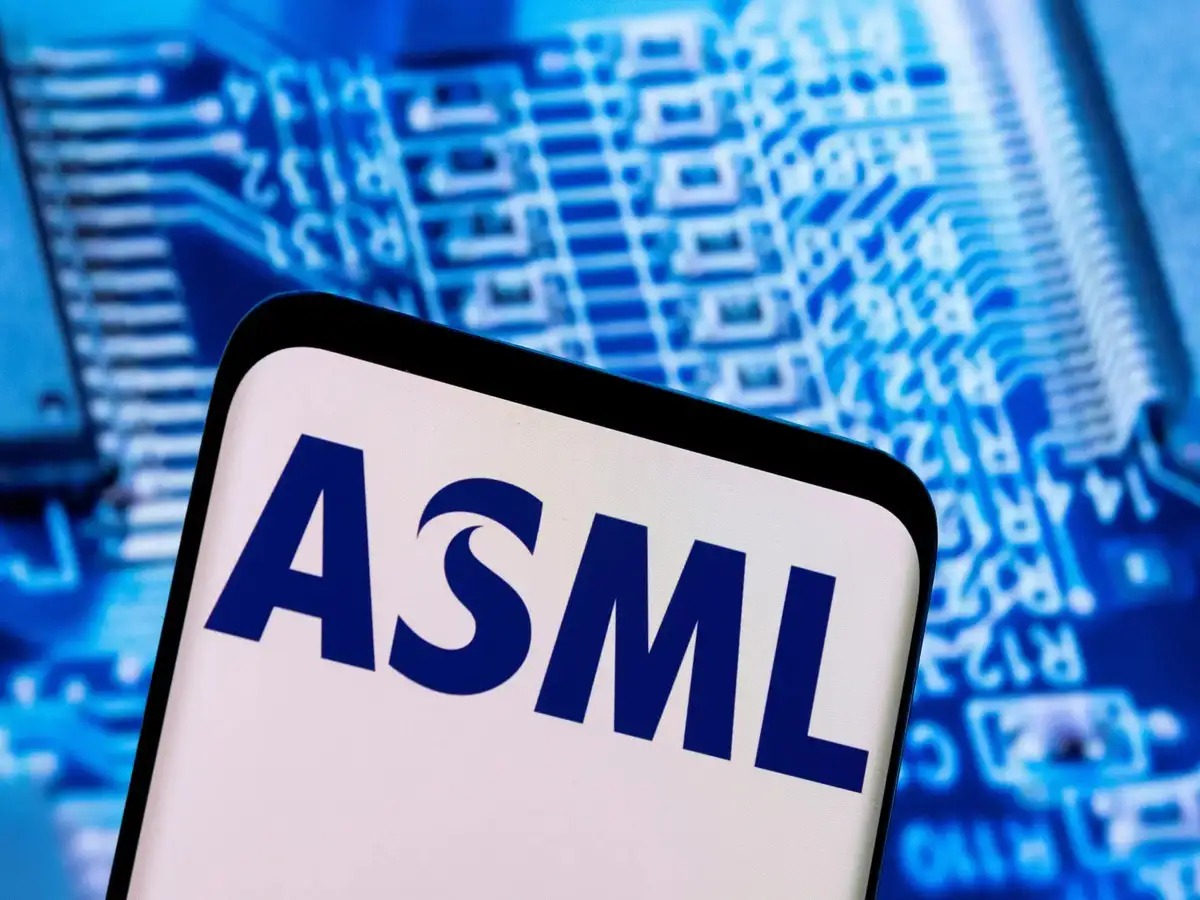 Advanced Semiconductor Materials Lithography (ASML) Shares Slip as Q1 Bookings Miss Estimates Amid Softer Demand for Advanced Chip Tools