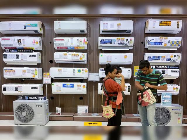 Diwali Sales Surge 30 Percent As Electronics And Apparel Dominate Festive Spending