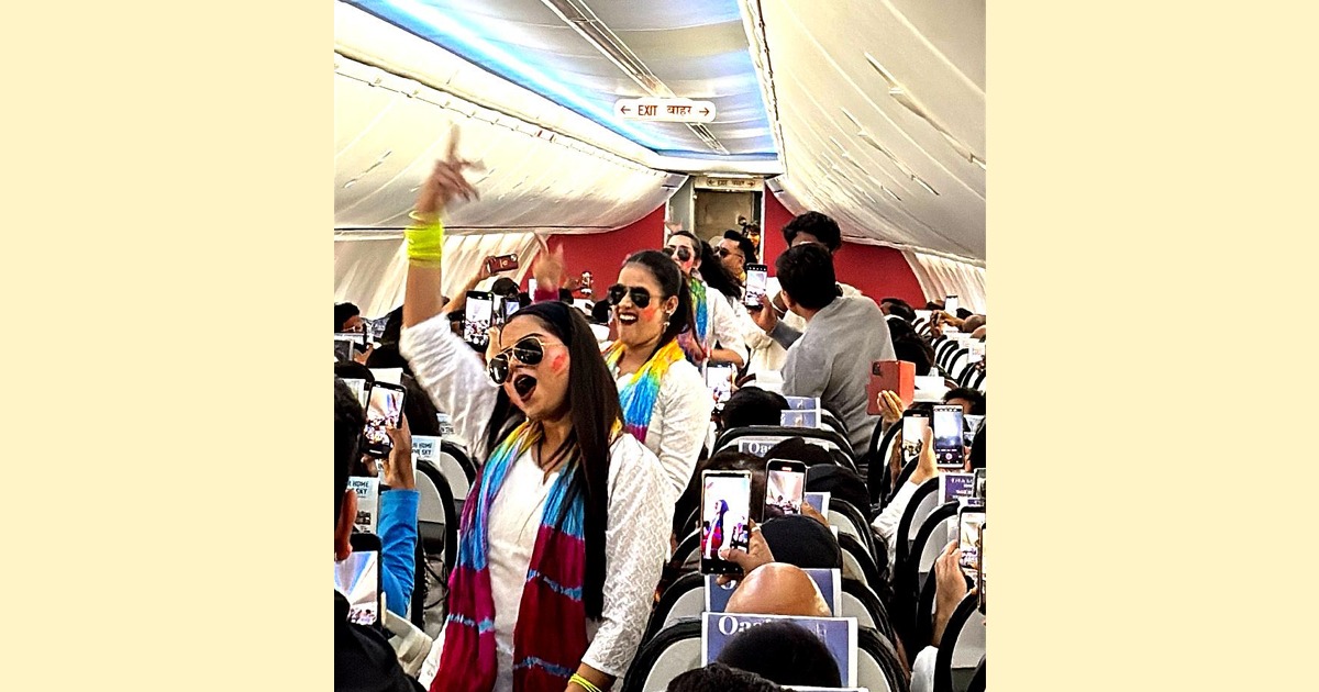 SpiceJet Takes to the Skies with a Splash of Color: Crew's Holi Dance Sensation