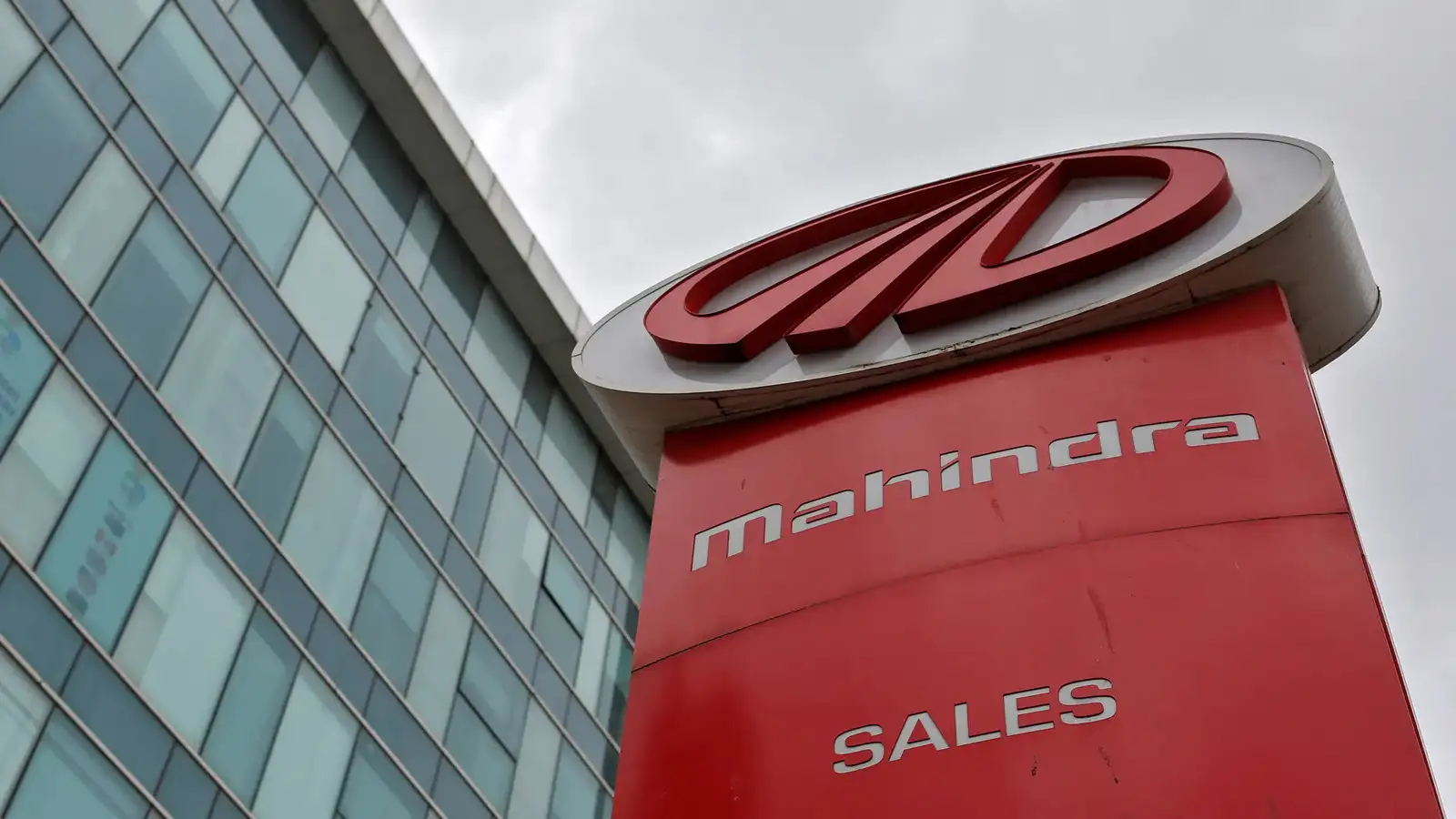 Mahindra & Mahindra Q3FY26 Earnings LIVE: Net Profit Projected to Soar 33% on SUV and Tractor Sales Boom