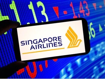 Singapore Airlines: Navigating Turbulent Skies Amid Mixed Investor Sentiment