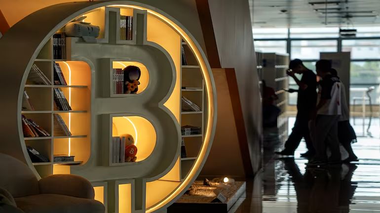 Bitcoin Breaks the Barrier: Crypto King Rebounds Above $90K Amid Market Jitters