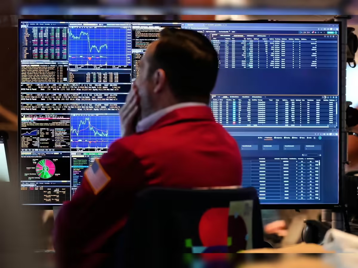 Stock Market Shock: Experts Warn Of Uncertain Weeks Ahead