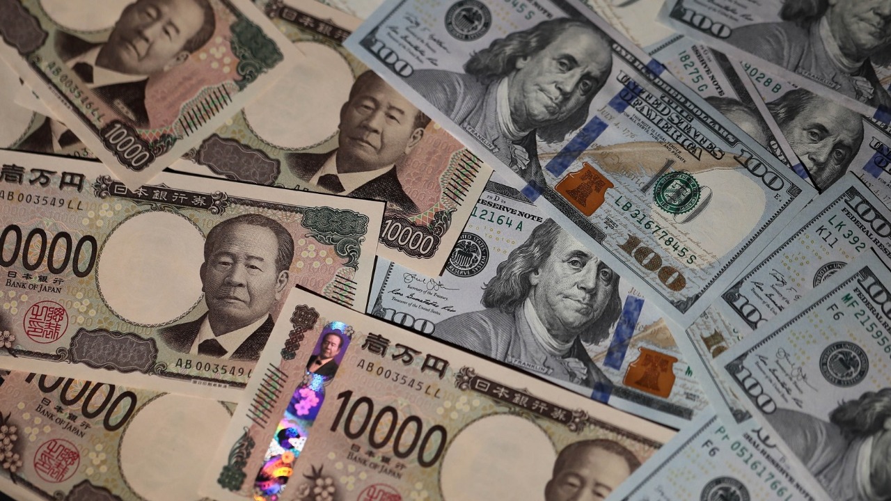 Dollar/Yen Gains Extend, Trading at 148.20 Amid Market Movements