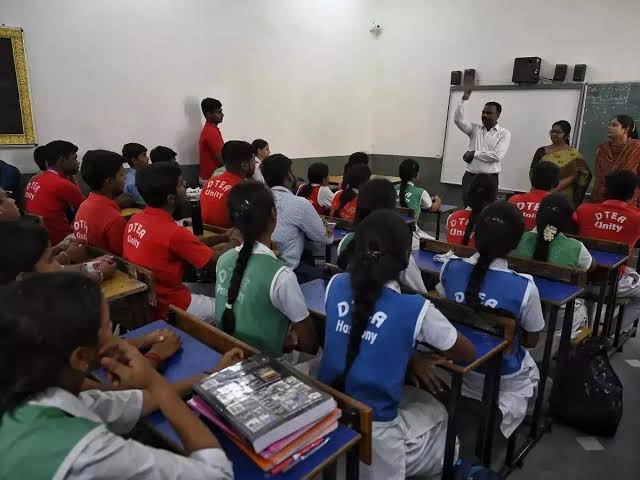 Hindi as Third Language: Maharashtra Sees Growing Community Feedback