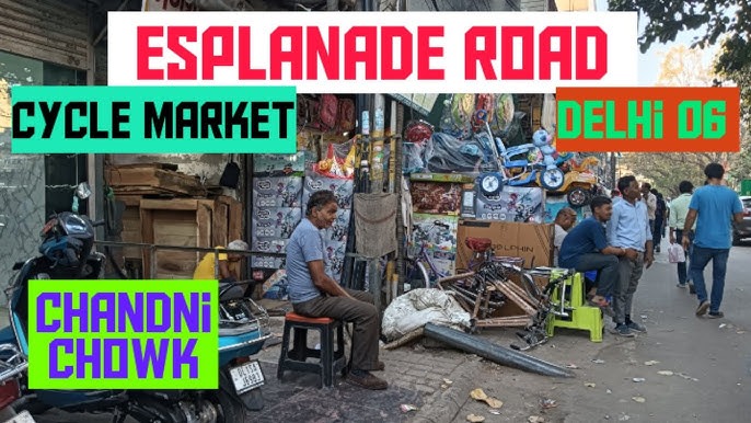 Cycle Wheels, Jalebi Smoke, and Forgotten Temples: A Walk Through Esplanade Road’s Living Museum