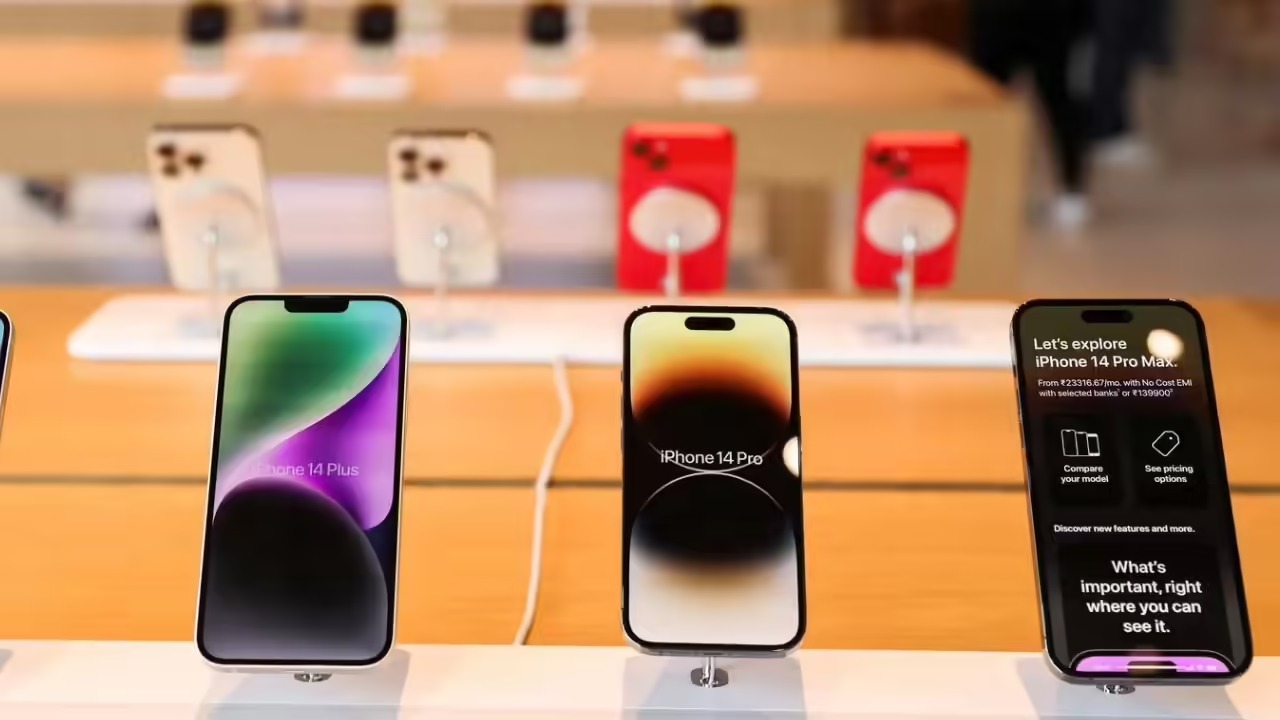 Apple Hits All-Time Revenue Record In India On Iphone 17 Demand Surge