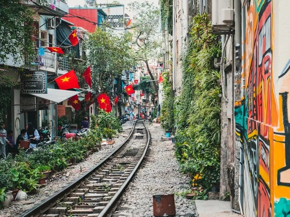 Indian Man Highlights How Vietnam’s Cleanliness Outshines India’s Urban Strength
