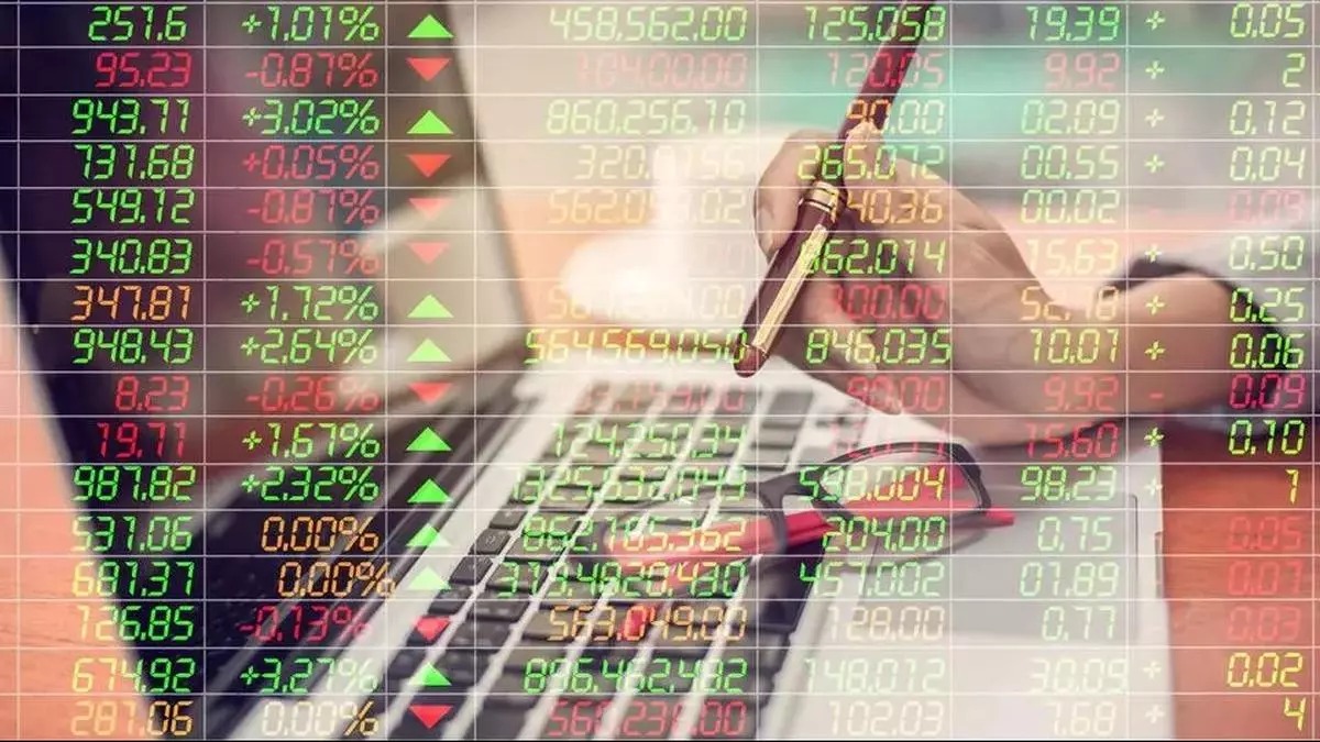 Market Pulse: Mixed Global Cues Signal a Volatile Start for Indian Indices