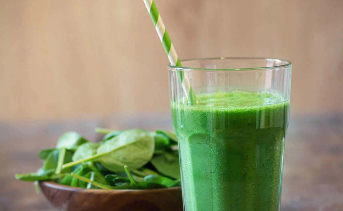 Green Juice Caution: Experts Warn Against Daily Raw Spinach Intake
