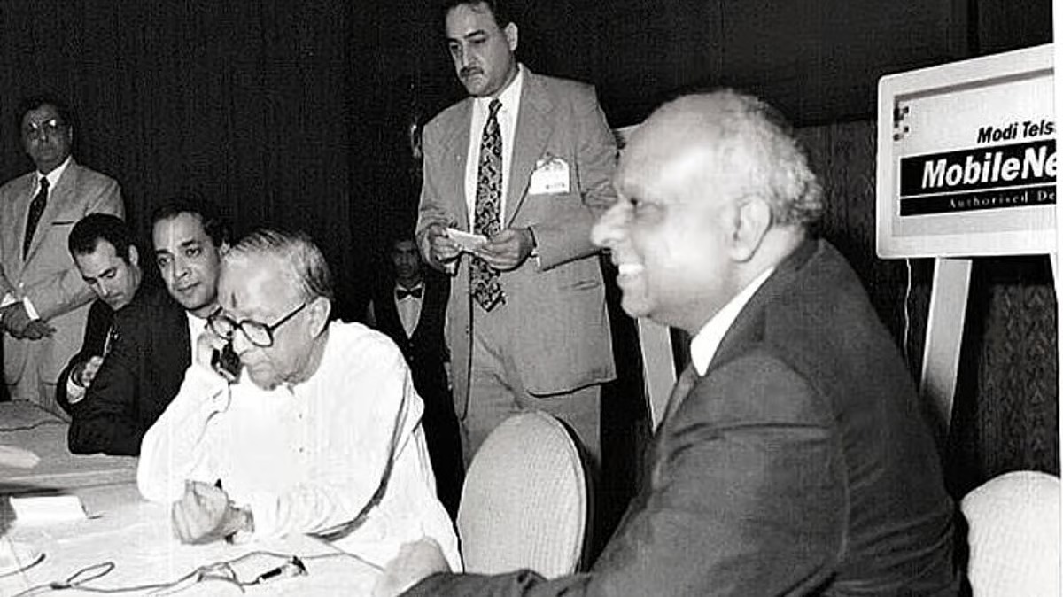 Dialing into History: India Marks 30 Years Since First Mobile Call with Industry Reflections