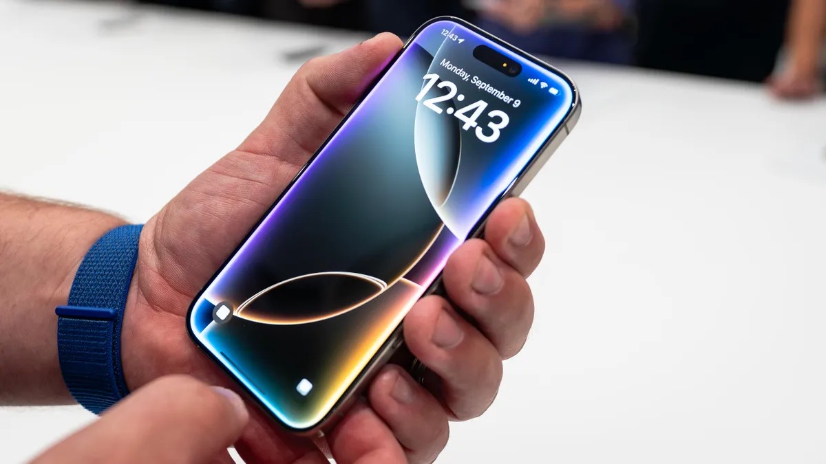 The Rainbow Revolution: Siri's New Glowing Border Explained