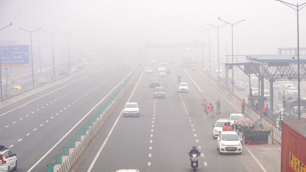 Cold Wave Grips North India as Delhi Records Light Rain and Dense Fog