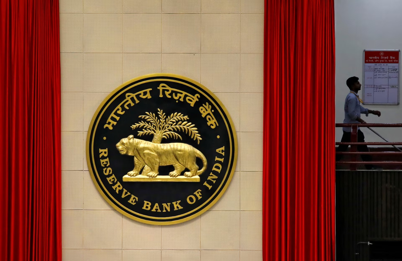 RBI Liquidity Surge: Banks Hoard ₹7.37 Trillion as Rupee Dips to 89.84 Amid Refinance Boost