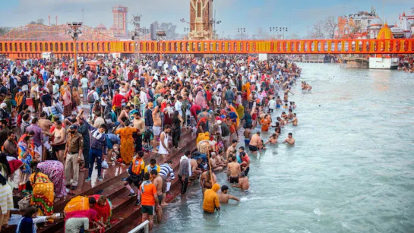 Foreign Tourists Overwhelmed by Spiritual Grandeur at Maha Kumbh 2025