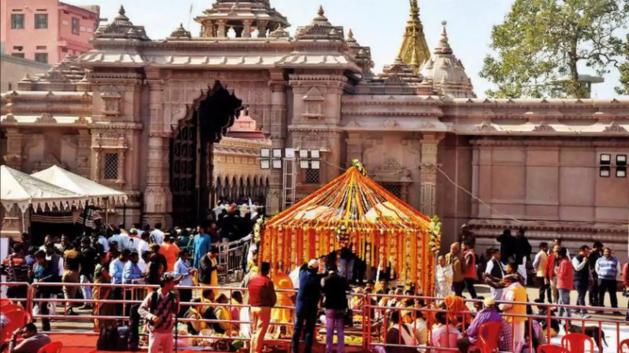 1.40 Crore Pilgrims Visit Kashi Vishwanath Dham Since January 11, 2025