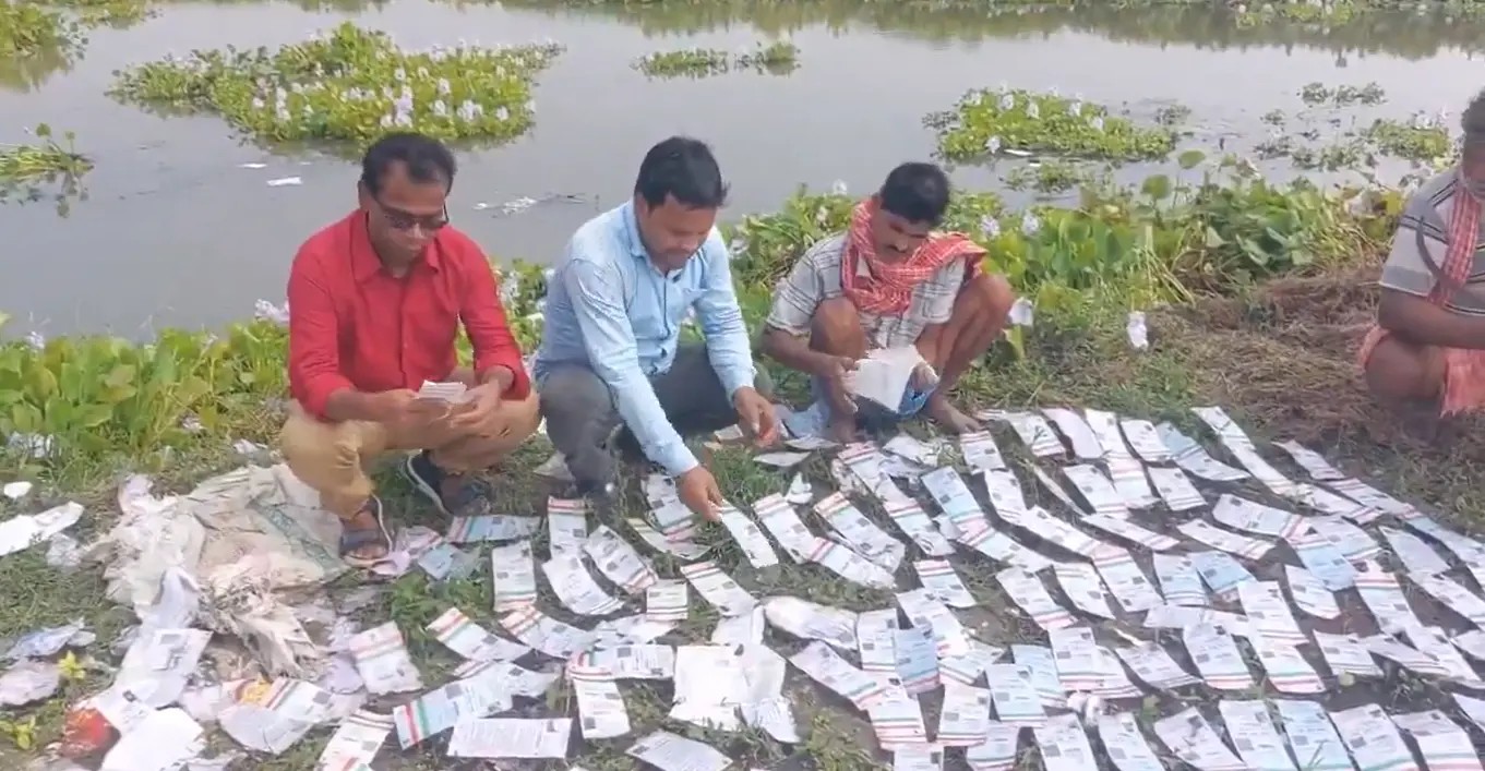 From Identity To Uncertainty: Kolkata’s Aadhaar Dump Sparks Privacy Panic