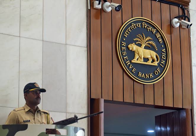 India's Central Bank Mandates Robust Oversight on Bank Risk Management
