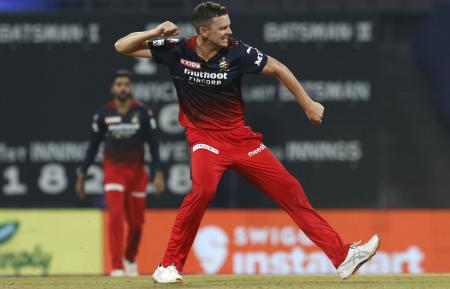 Josh's Jolt: Hazlewood's Bowling Blitz Leads RCB to Victory!