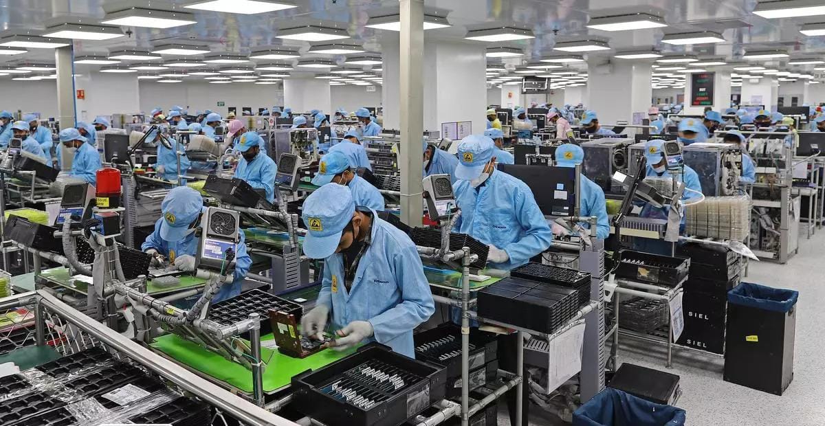 From Boom to Balance: Sri Lanka’s August PMI Signals Cooling Manufacturing, Resilient Services