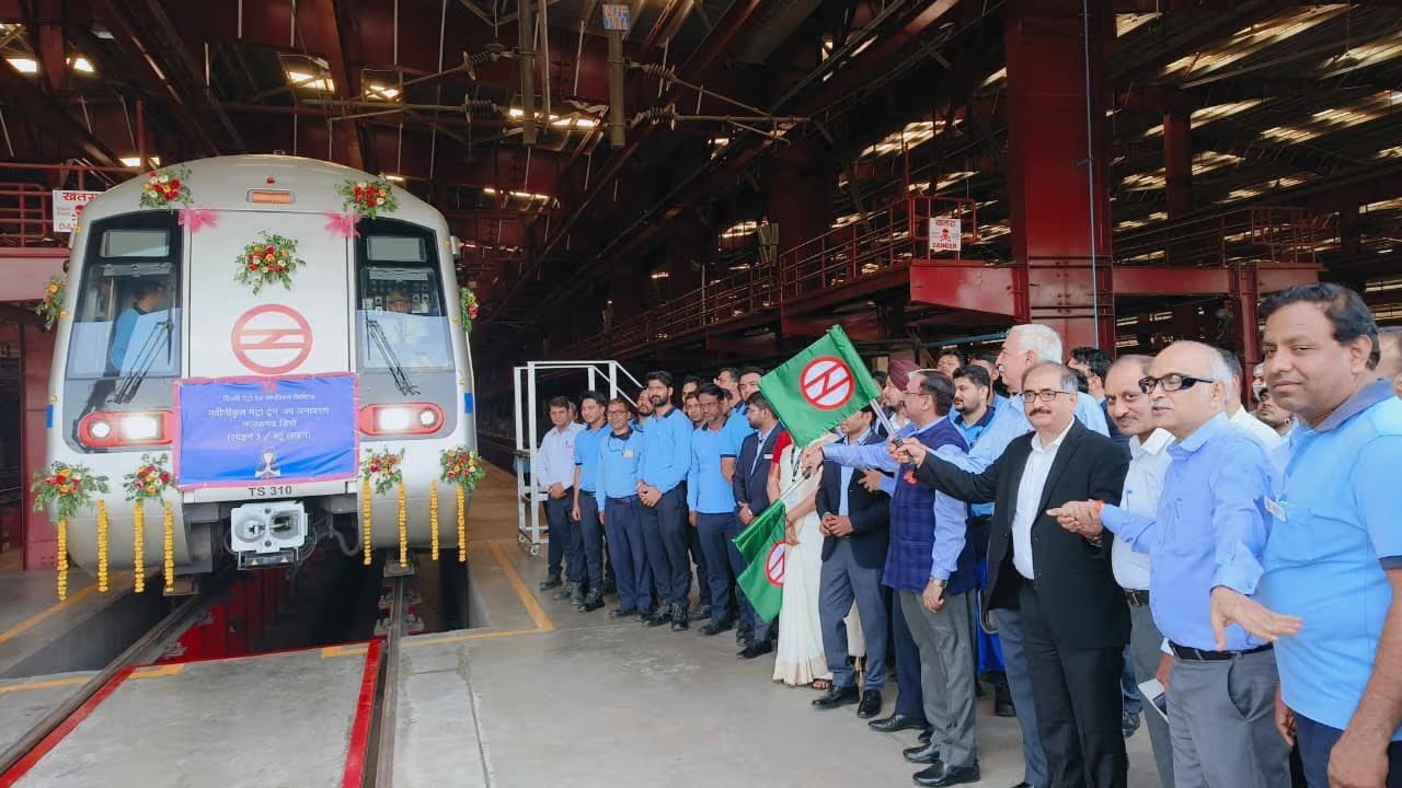 RITES Delivers First Refurbished Metro Trainset To DMRC, Boosting Smart Transit Experience
