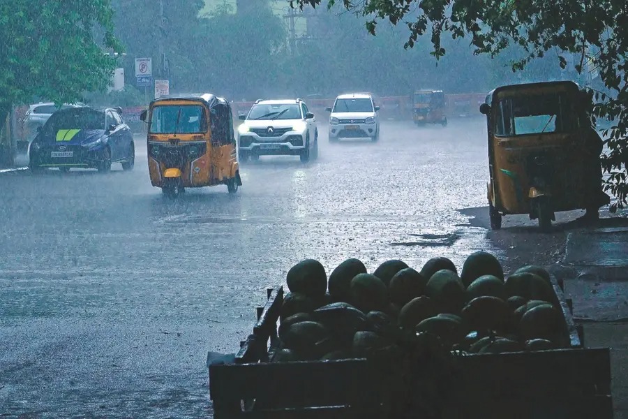 Weather Twist: Monsoon-Like Showers Hit Chennai and Neighbouring Districts