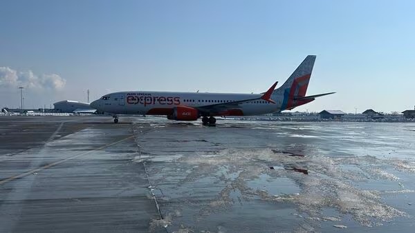 Snow Cleared, Flights Resume: Srinagar Airport Back in Operation After Weather Disruption