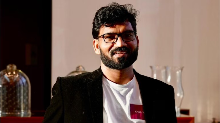 Free For Her, Fee For Him: Knot Dating Sparks Relationship Reboot