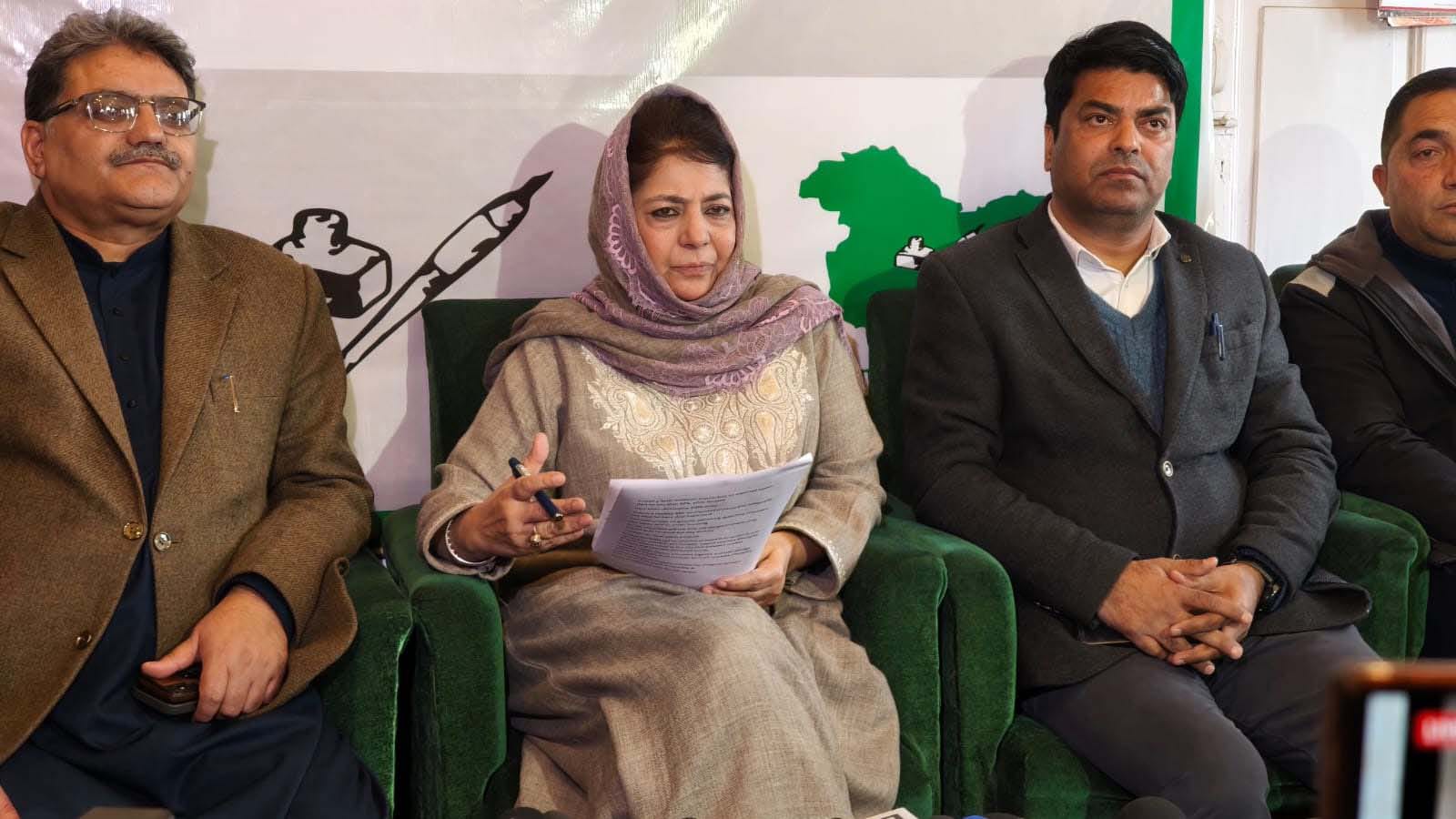 Mehbooba Mufti Urges 50% Import Duty on Apples to Protect J&K’s Fruit Industry