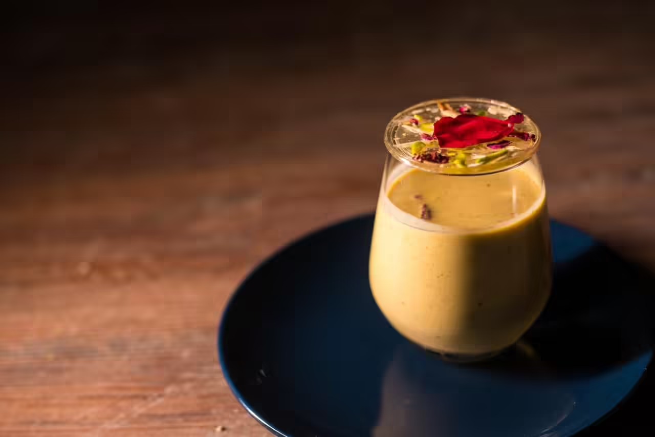 Thandai Oats And Thandai Overnight Oats For A Fusion Breakfast To Kick-Start Your Holi