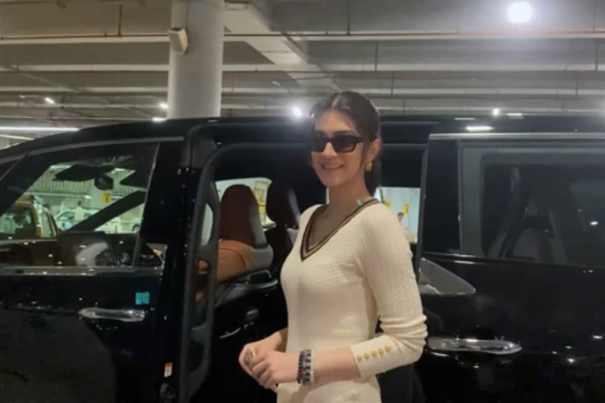 Kriti Sanon Rolls in Style: Buys Luxurious Toyota Vellfire Worth Over Rs 1.22 Crore!